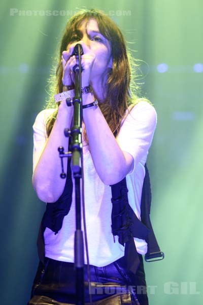 CHARLOTTE GAINSBOURG - 2010-07-02 - BELFORT - Presqu'ile du Malsaucy - 